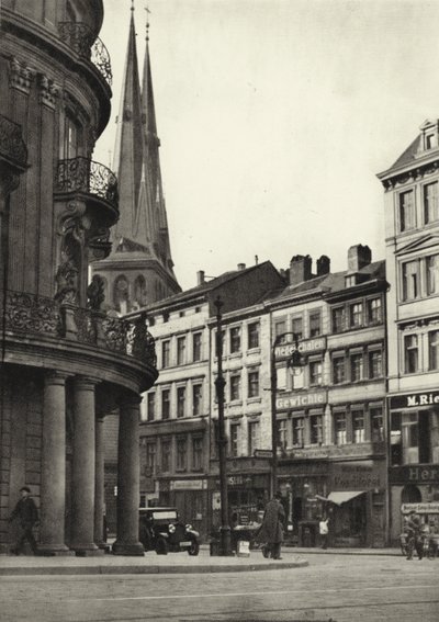 Berlin: utsikt over Poststrasse; The Poststrasse (s/hvitt bilde) av Sasha Stone