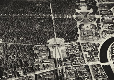Berlin: Brandenburger Tor, flyfoto; Brandenburger Tor sett fra et fly (s/hv-bilde) av Sasha Stone