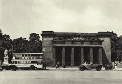Berlin: Den nye garde; New Guard House (s/hvitt bilde) av Sasha Stone