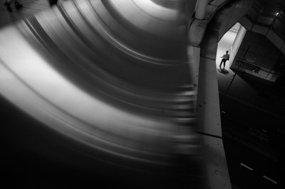 Bueformet tunnelfigur av Satoshi Hata