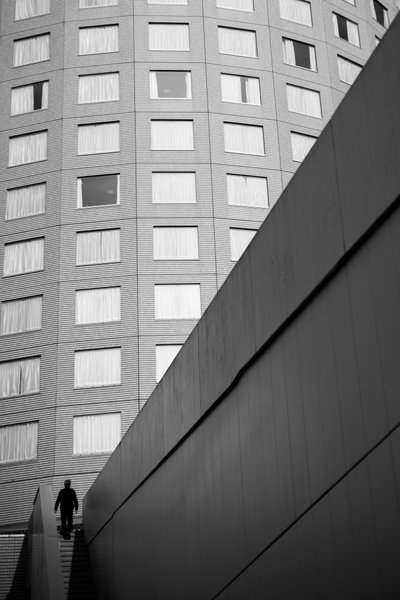 Geometric City Walker av Satoshi Hata