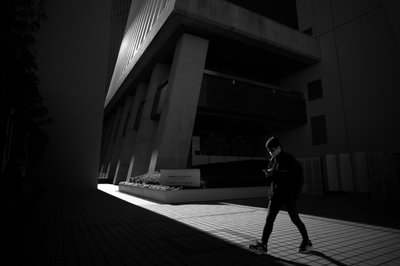 Byveien i lyset av Satoshi Hata