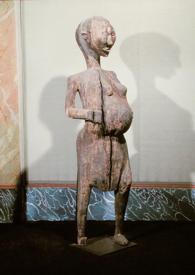 Statue av en gravid kvinne (tre) av School African