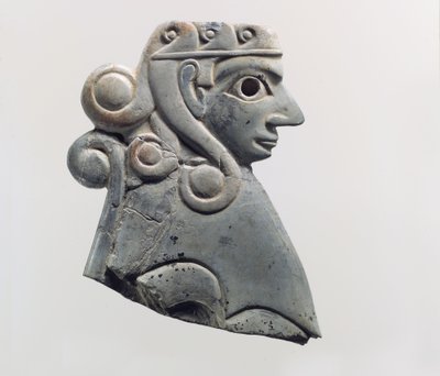 Møbelplakett: kvinnelig sfinx med krøller i Hathor-stil, ca. 1700-tallet f.Kr. (flodhest elfenben) av School Anatolian