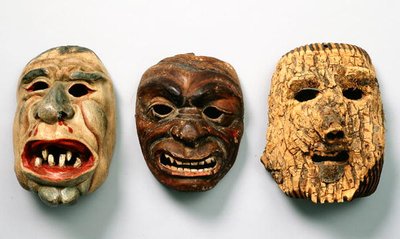 Tre østerrikske julemasker (malt tre) av School Austrian