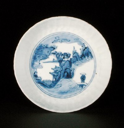 Blått og hvitt kraakfat malt med en figur i et landskap, Egret mark, Wanli eller Tianqi av School Chinese
