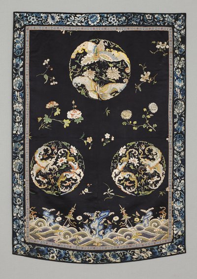 Hengende, ca. 1750-1800 (Silke med broderi (satengsøm), naturlig og syntetiske fargestoffer) av School Chinese