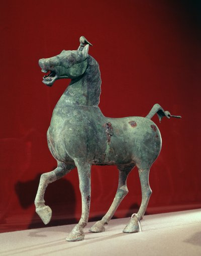 Hest, fra Wu-wei, Kansu, østlige Han-dynastiet (bronse) av School Chinese