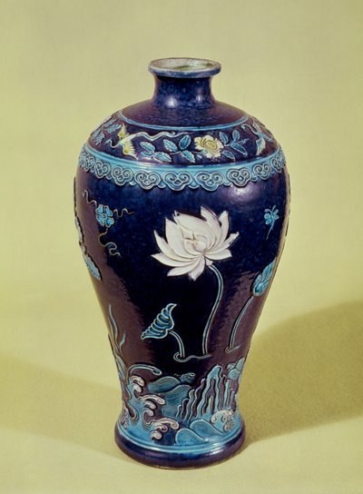 Ming vase med tre farger dekorasjon (porselen) av School Chinese