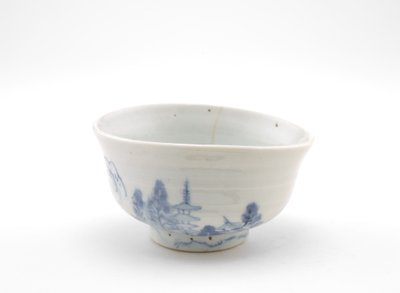 Tebolle med landskapsdesign, tidlig på 1600-tallet (porselen med koboltpigment under gjennomskinnelig glasur) av School Chinese