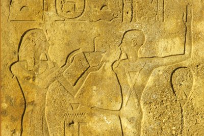 Det gamle Egypt, veggmaleri/utskjæring, Karnak/Luxor-tempelet, Hatshepsut tilbyr røkelse til Gud Min av School Egyptian