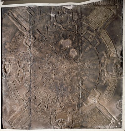 Egyptisk antikvitet: "" The Zodiac"" Lavt relieff fra taket i østkapellet til Osiris på Hathor-tempelet i Denderah. Ptolemaisk periode (332-30 f.Kr.) Paris, Louvre-museet av School Egyptian