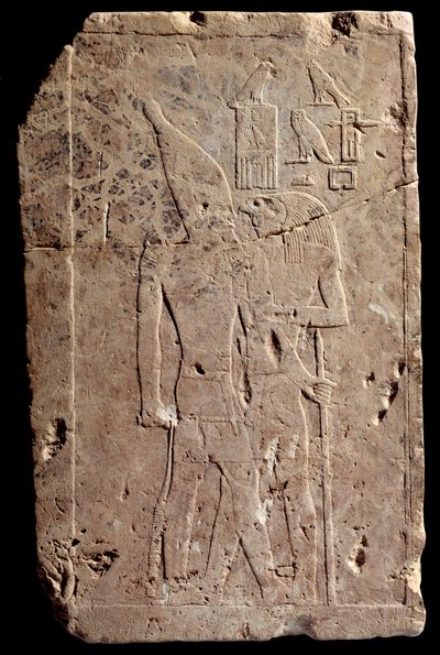 Egyptisk antikvitet: kalksteinrelieff som viser kong Qahedjet (Kahedjet) omfavner av guden Horus. Gammelt imperium. Slutten av det 3. dynasti. 2700-2620 f.Kr. Paris, Louvre-museet av School Egyptian