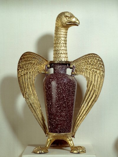 Vase kjent som "Eagle" av Suger (abbe Suger): vase laget i Egypt under Romerriket og montert på gullsølvstøtte som representerer en ørn laget i Saint-Denis på 1100-tallet. Det er en del av Tresor of the Abbey of Saint-Denis. Søn 0,43x0,27 m P av School Egyptian