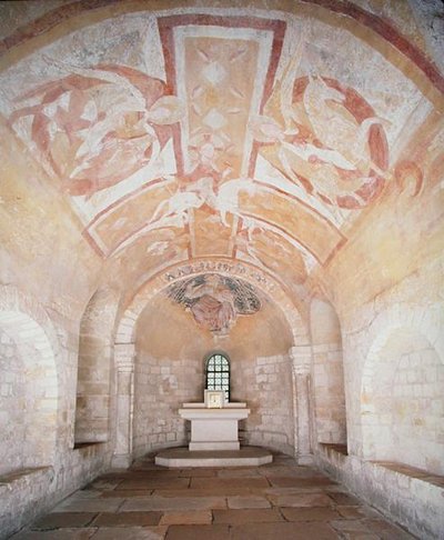 Krypten, fra den tidligere kirken i 1030, med fresker av Kristus på en hvit hest omgitt av engler, fra 1100-tallet (bilde) av School French