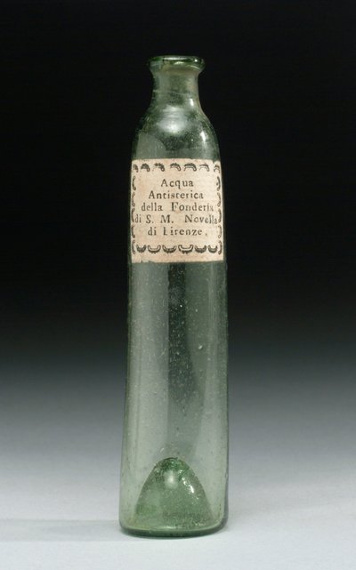 Flaske som inneholdt anti-hysteri vann, fra Støperiet til Hans Kongelige Høyhet, Officina Profumo, Farmaceutica di Santa Maria Novella, Firenze, ca. 1850-1920 (glass) av School Italian