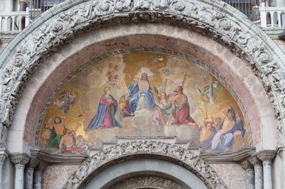Den oppstandne Kristus-mosaikken over inngangen til Markuskirken, Markusplassen, Venezia, Italia (mosaikk) av School Italian