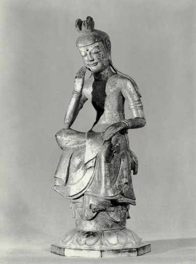 Bodhisattva sitter i en meditativ stilling, ca. 645-794 (forgylt bronse) (s/hvitt-bilde) av Japanese School