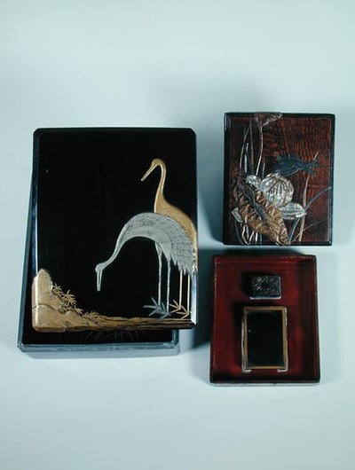 Eske som viser to kraner og en skrivekasse som viser en svale, Edo Period av Japanese School