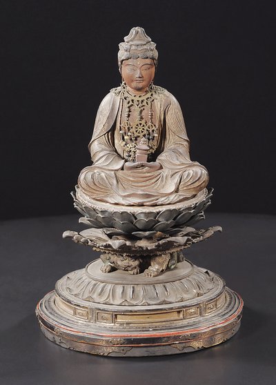 Sittende Miroku Bosatsu, Kamakura-perioden (tre, metall, bladgull, pigment og bergkrystall) av Japanese School