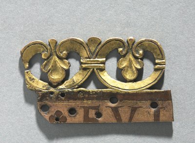 Fragment av et dekorativt emblem fra et relikvieskrin, ca. 1165-1180 (forgylt kobber, email brun (brun emalje)) av School Mosan