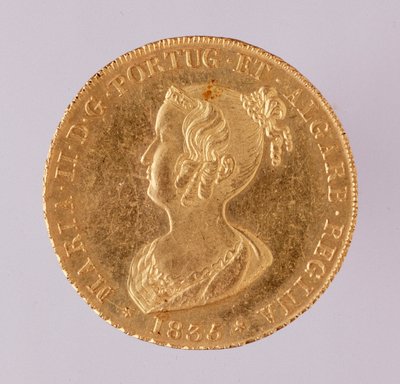 Gylden krone av dronning Mary II av Portugal (1819-1853) 1835. Diam. 3,1 cm Napoli, arkeologisk museum av School Portuguese