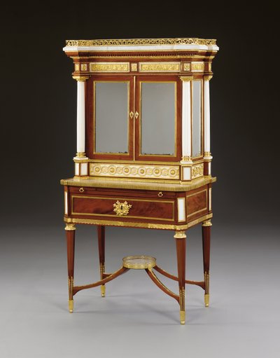 En russisk ormolu-montert hvit marmor og mahogni bonheur du jour, ca. 1790 (ormolu, marmor og mahogni) av School Russian