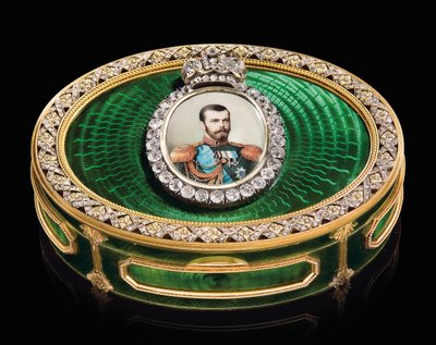 En snusboks med juveler med en akvarellminiatyr av keiser Nicholas II, ca. 1890 (juveler, gull, emalje, elfenben, akvarell) av School Russian