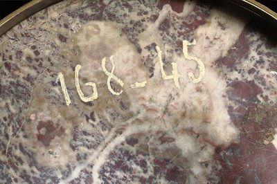 Detalj fra en av et par vaser, ca. 1790 (jaspis og ormolu) av School Russian