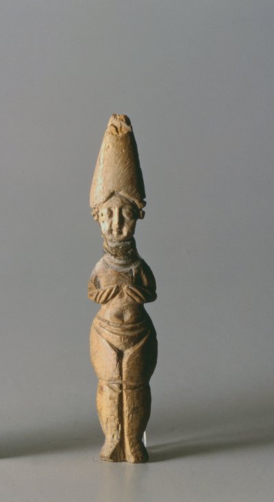 Figur med høy hatt, fra Susa, Iran, 4.–6. århundre e.Kr. (bein) av School Sasanian