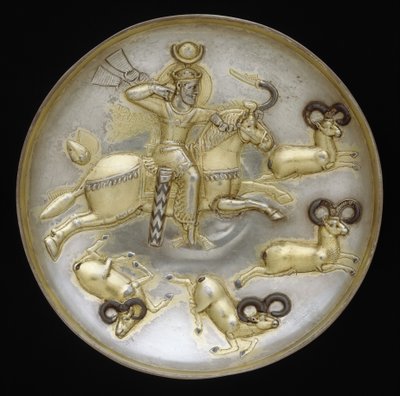 Tallerken med kongejaktvære, ca 500 e.Kr. (sølv, kvikksølvforgylling, niello-innlegg) av School Sasanian