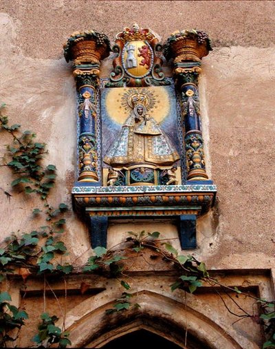 Keramisk emblem av Vår Frue av Guadalupe (bilde) av School Spanish