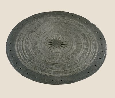 Detalj av toppen av Dong Son-tromme, 2.-1. århundre f.Kr. (bronse) av School Vietnamese