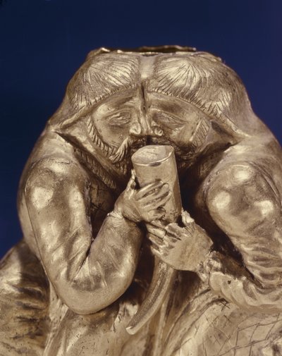 Plakett som viser to skytere som deler en drink (gull) (detalj av 343170) av Scythian