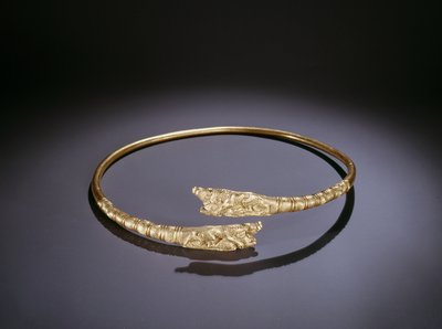 Dreiemoment med løver som angriper villsvin i endene (gull) av Scythian