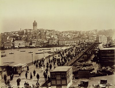 Galata-broen over Det gylne horn, Istanbul, ca. 1890 (s/hvitt-bilde) av Sebah and Joaillier