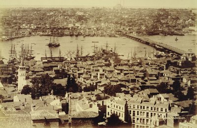 Panorama med utsikt over Istanbul og Bosporos, ca. 1890 (s/hvitt-bilde) av Sebah and Joaillier