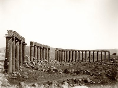 Den ovale søyleplassen fra nordvest, Jerash, 1867 av Sergeant Henry Phillips