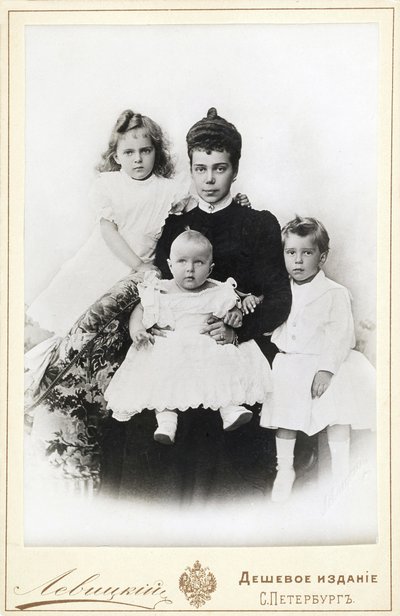Storhertuginne Xenia Alexandrovna av Russland med barn Irina Alexandrovna, Andrei..., 1903. av Sergei Lvovich Levitsky