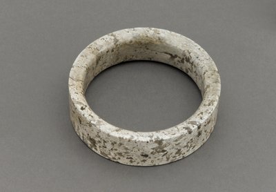 Armbånd (jade) av Shang Dynasty Chinese School