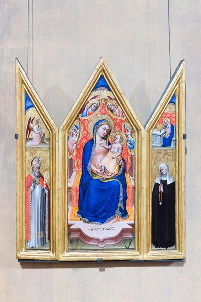 Triptych, tronende Madonna og barn med engler (i midten), bebudelsens engel og helgen Augustine (til venstre), Jomfru forkynner og helgen Monica (til høyre) av Simone dei Crocifissi