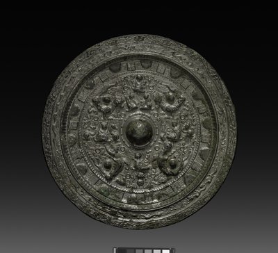 Speil med Xiwangmu, ca. 317-400 (bronse) av Six Dynasties Chinese School