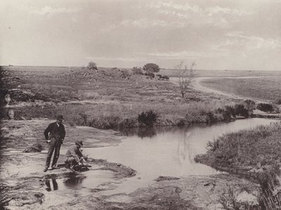 Panorer malm for å oppdage gull (s/hvitt bilde) av South African Photographer