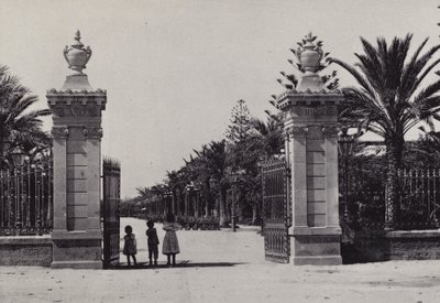 Cadiz: Inngang til Genoves Park (s/hvitt bilde) av Spanish Photographer