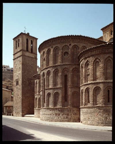 Art mudejar: utsikt over apsis til kirken Santiago de Arrabal, Toledo fra 1200-tallet, Spania av Spanish School