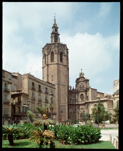 Utsikt over Micalet (Miquelet eller El Miguelete) klokketårn til katedralen i Valencia (Valencia) 1381-1429 Spania av Spanish School