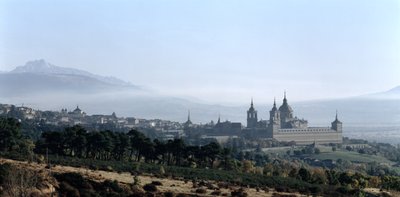 Utsikt over klosteret San Lorenzo de El Escorial av Spanish School
