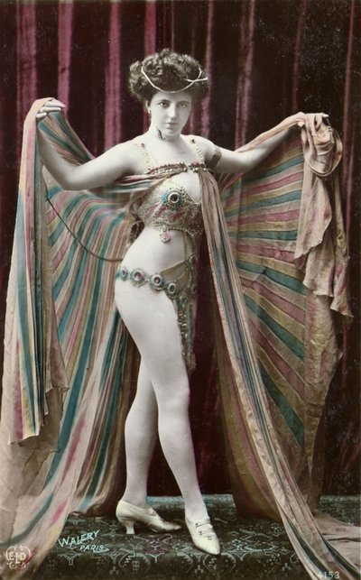 Postkort som viser en orientalsk danser (farget bilde) av Stanislaus Walery