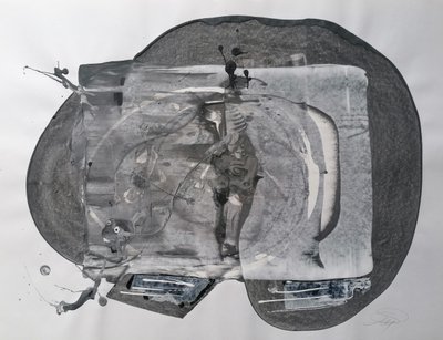 Abstrakt grå figur av Stefano Mazzolini