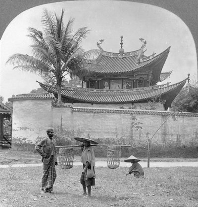 Pittoresk kinesisk joss-hus, Bhamo, Burma, 1908 av Stereo Travel Co
